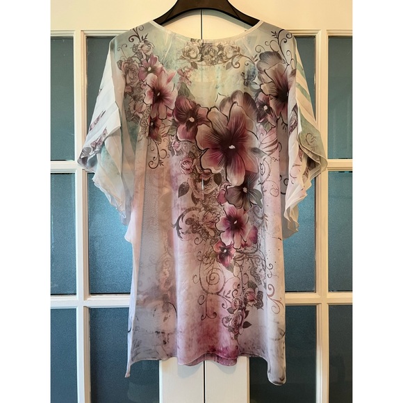 STUDIO GEM Q. FLORAL FLUTTER SLEEVE BLOUSE WITH RHINESTONE DETAILING 💜💎 - Picture 2 of 4